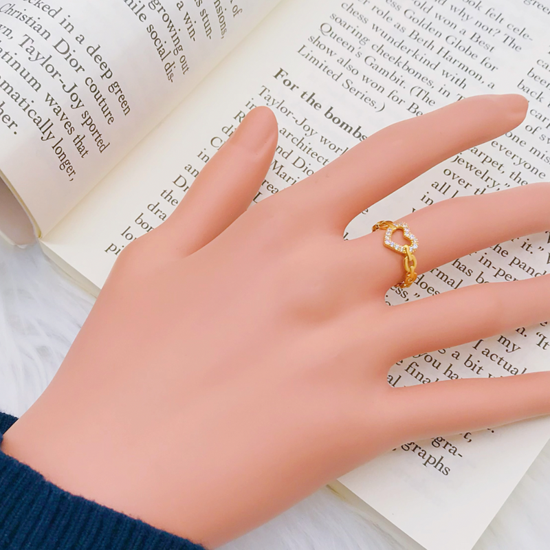 916 Gold Link Chain with Dazzling Heart Ring