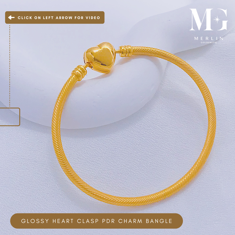 916 Gold Glossy Heart Clasp PDR Charm Bangle
