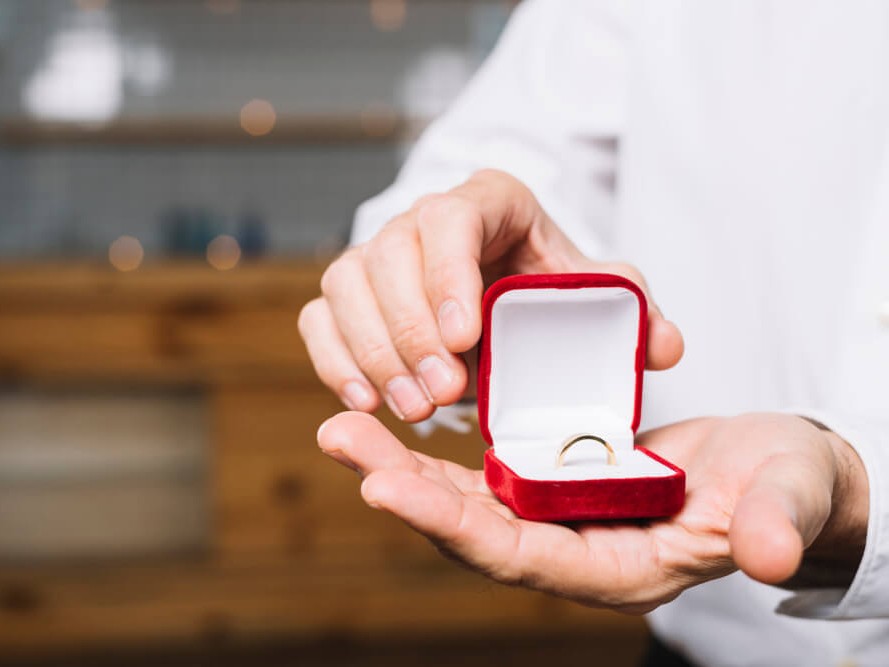 The Complete Guide To Choose a Gold Anniversary Ring 