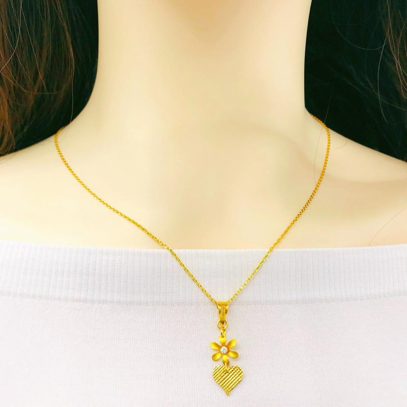 916 Gold Daisy Flower with Dangle Heart Pendant
