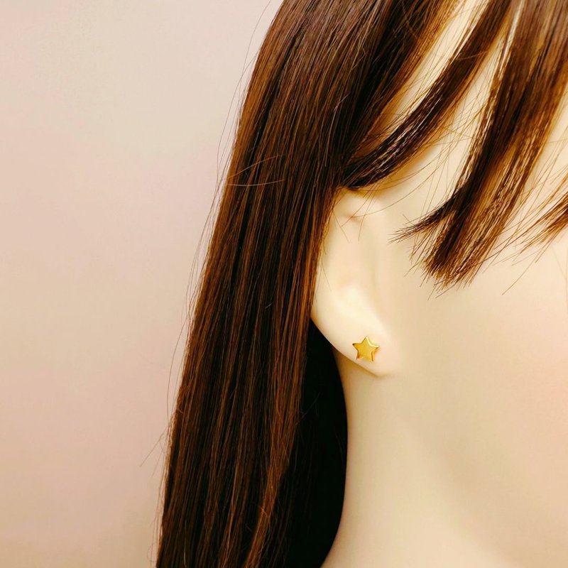 916 Gold Glossy Star Stud Earrings 